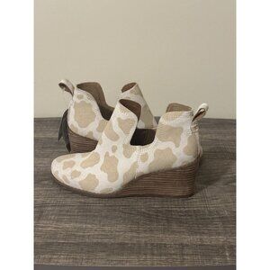 NEW Toms Women's KALLIE Suede Doe Cow Print Wedge Ankle Booties Shoes Size 6.5